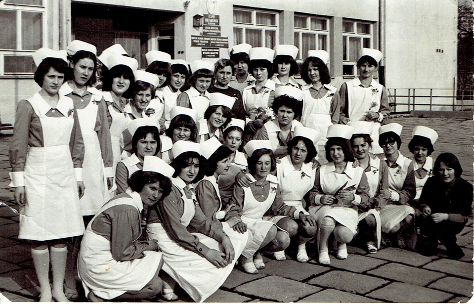 Czepkowanie - Liceum Medyczne Pielęgniarstwa Olsztyn ul Mariańska, rok 1977