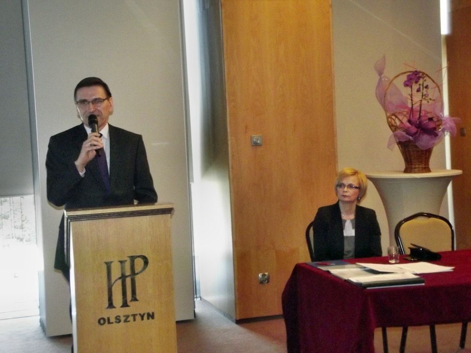 Prezydent Olsztyna Piotr Grzymowicz i Przewodnicząca OIPiP w Olsztynie Maria Danielewicz